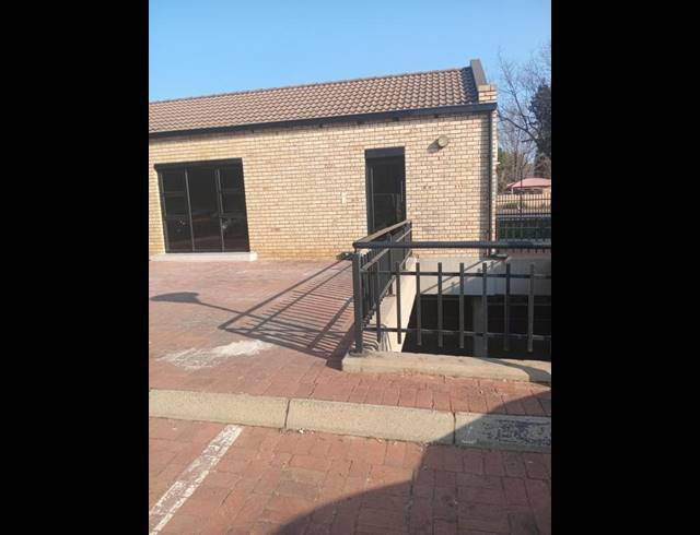 BUSINESS PROPERTY TO RENT IN LYNNWOOD